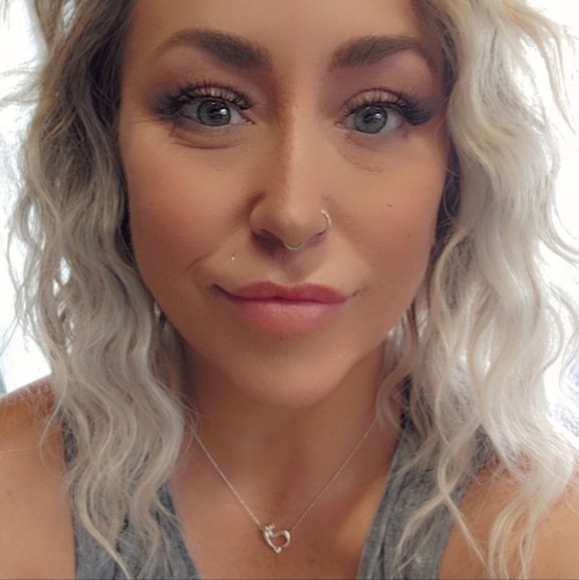 Meet your Posher, Stephanie - Picture 1 of 1